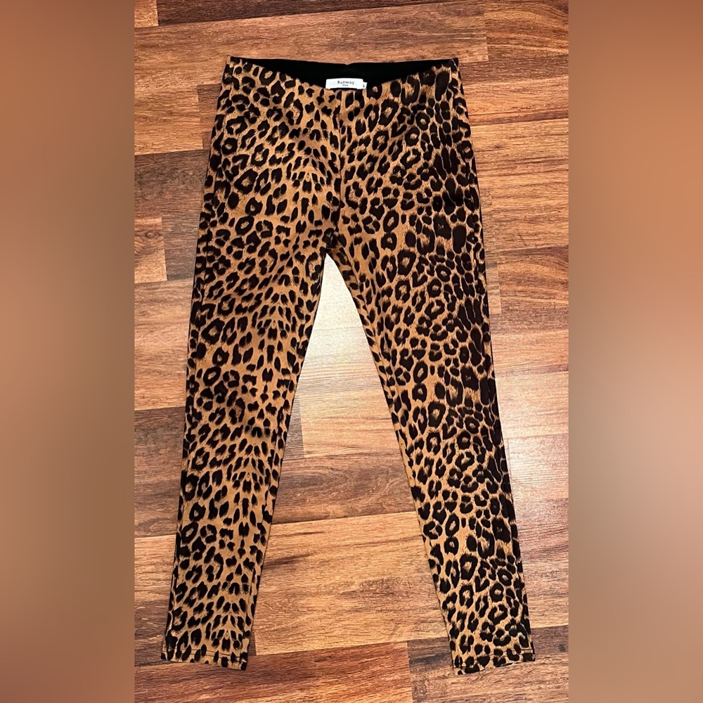 Runaway Paris Leggings
